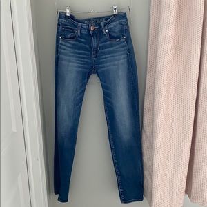 American Eagle Light Wash Skinny Jean